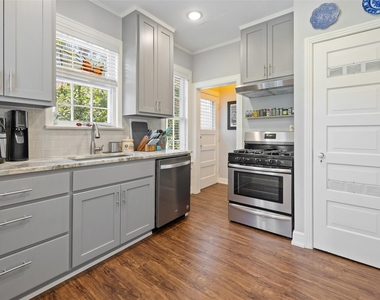 1804 Pearl St - Photo Thumbnail 7