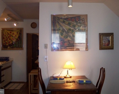 819 N Jackson Street - Photo Thumbnail 2