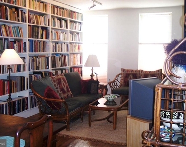 819 N Jackson Street - Photo Thumbnail 4