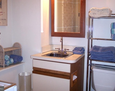 819 N Jackson Street - Photo Thumbnail 7