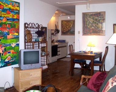 819 N Jackson Street - Photo Thumbnail 1