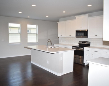 104 Magna Ln - Photo Thumbnail 8