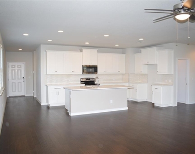 104 Magna Ln - Photo Thumbnail 3