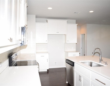 104 Magna Ln - Photo Thumbnail 11