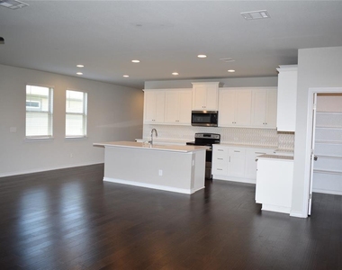 104 Magna Ln - Photo Thumbnail 6
