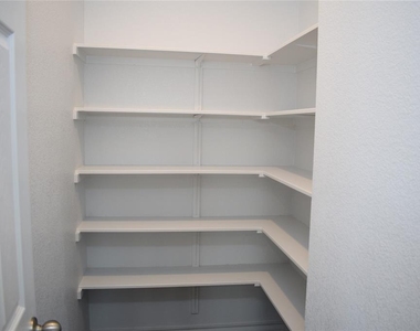 104 Magna Ln - Photo Thumbnail 13