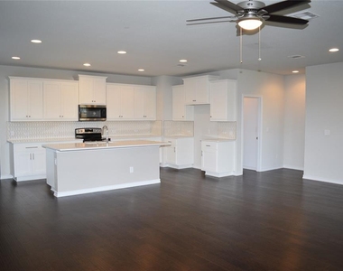 104 Magna Ln - Photo Thumbnail 4