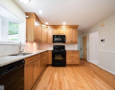 2409 Sweetbriar Road - Photo Thumbnail 8