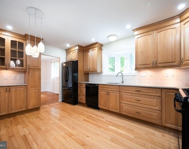 2409 Sweetbriar Road - Photo Thumbnail 5