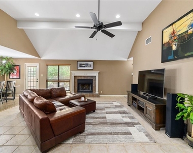 7703 Vail Valley Dr - Photo Thumbnail 4