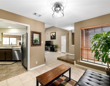 7703 Vail Valley Dr - Photo Thumbnail 8