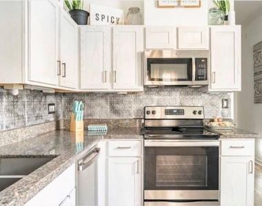3223 Real St - Photo Thumbnail 9