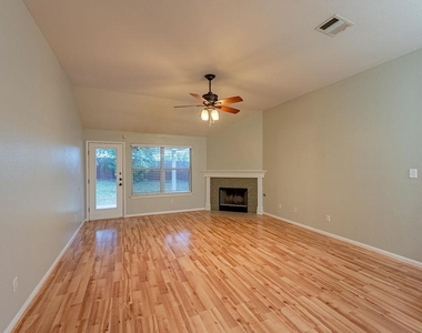 157 Redwood Dr - Photo Thumbnail 4