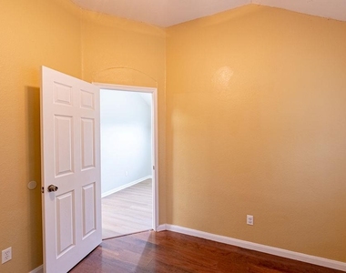 157 Redwood Dr - Photo Thumbnail 9
