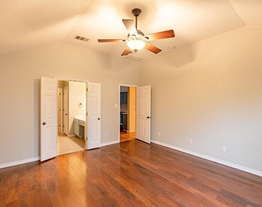 157 Redwood Dr - Photo Thumbnail 12