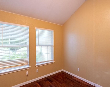 157 Redwood Dr - Photo Thumbnail 8