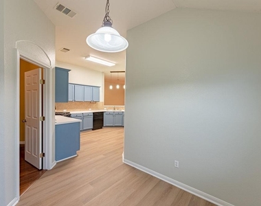 157 Redwood Dr - Photo Thumbnail 7