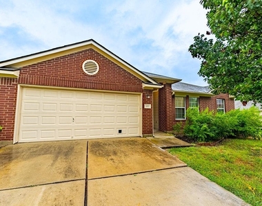 157 Redwood Dr - Photo Thumbnail 2