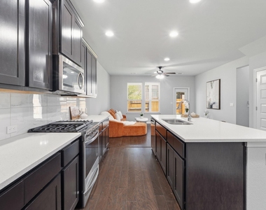9010 Palmito Dr - Photo Thumbnail 11