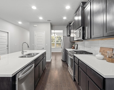 9010 Palmito Dr - Photo Thumbnail 8