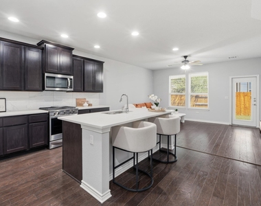 9010 Palmito Dr - Photo Thumbnail 4