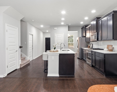 9010 Palmito Dr - Photo Thumbnail 7