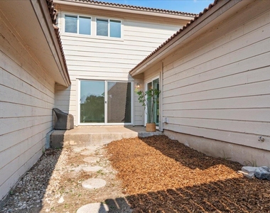 2217 Onion Creek Pkwy - Photo Thumbnail 26