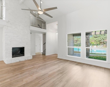2217 Onion Creek Pkwy - Photo Thumbnail 7