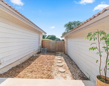2217 Onion Creek Pkwy - Photo Thumbnail 21