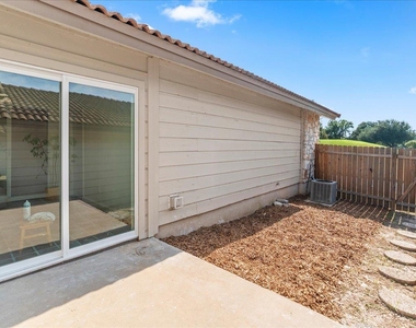 2217 Onion Creek Pkwy - Photo Thumbnail 22