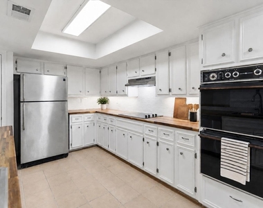 2217 Onion Creek Pkwy - Photo Thumbnail 4