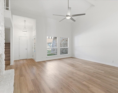 2217 Onion Creek Pkwy - Photo Thumbnail 8