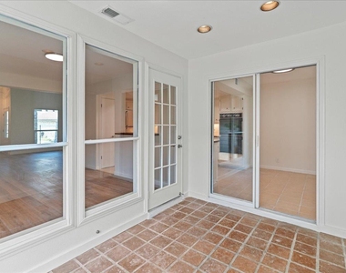 2217 Onion Creek Pkwy - Photo Thumbnail 12