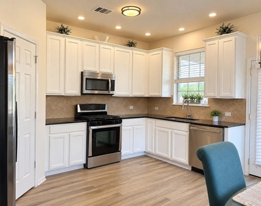 9201 Brodie Ln - Photo Thumbnail 3