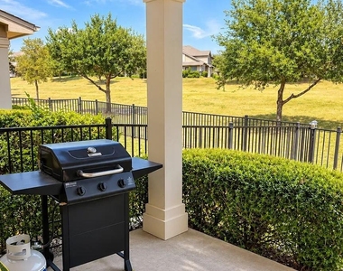 9201 Brodie Ln - Photo Thumbnail 16