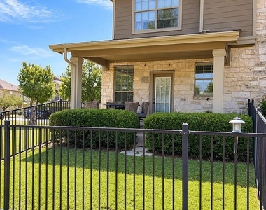 9201 Brodie Ln - Photo Thumbnail 18