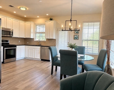 9201 Brodie Ln - Photo Thumbnail 6