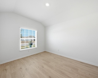 217 W Luna Blue Ln - Photo Thumbnail 3