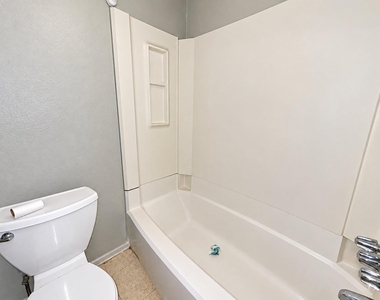 5308 S Pleasant Valley Rd - Photo Thumbnail 11