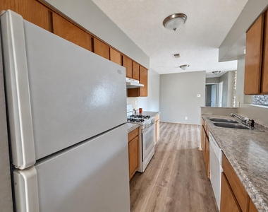 5308 S Pleasant Valley Rd - Photo Thumbnail 8