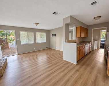 5308 S Pleasant Valley Rd - Photo Thumbnail 30