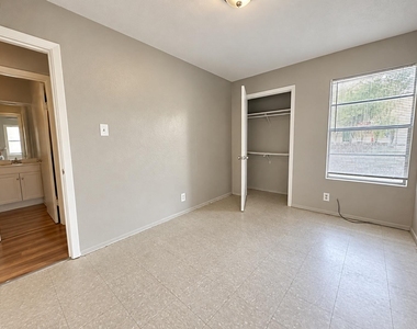 5308 S Pleasant Valley Rd - Photo Thumbnail 27