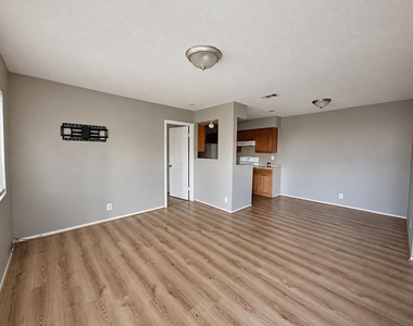 5308 S Pleasant Valley Rd - Photo Thumbnail 5