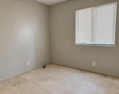 5308 S Pleasant Valley Rd - Photo Thumbnail 12