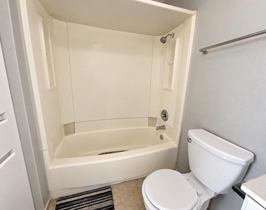 5308 S Pleasant Valley Rd - Photo Thumbnail 20