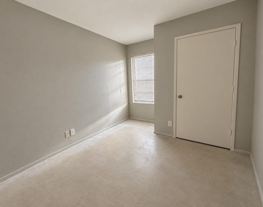 5308 S Pleasant Valley Rd - Photo Thumbnail 26