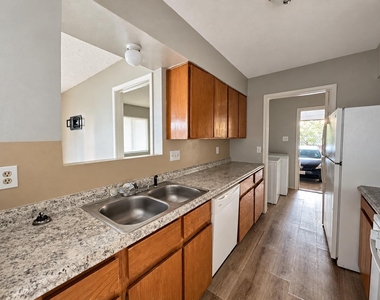 5308 S Pleasant Valley Rd - Photo Thumbnail 1