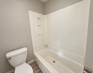 5308 S Pleasant Valley Rd - Photo Thumbnail 18
