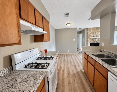 5308 S Pleasant Valley Rd - Photo Thumbnail 9