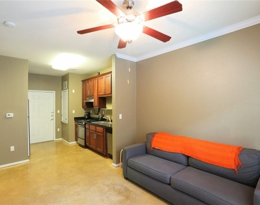 910 W 25th St - Photo Thumbnail 3
